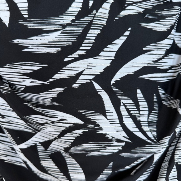 Beach Diva Black/White/Silver Bamboo Leaves Ruffle 1PC Swimsuit Size 10 - Picture 3 of 9